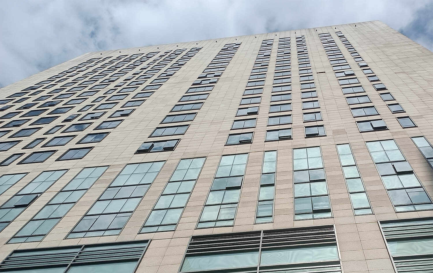 独立站SEO商务经理如何吸引目标客户主动上门购买S-SEO公司-SEO推广-网站SEO优化